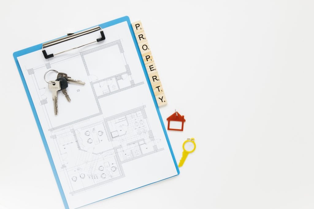 קלסר עם דפים ומפתחות עליהן